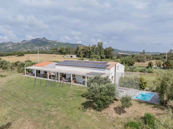 casa indipendente in vendita ad Arzachena in zona Baja Sardinia