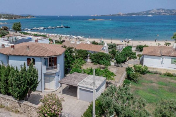 casa indipendente in vendita ad Arzachena in zona Cannigione