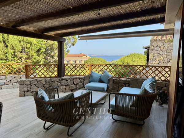 appartamento in vendita ad Arzachena in zona Baja Sardinia
