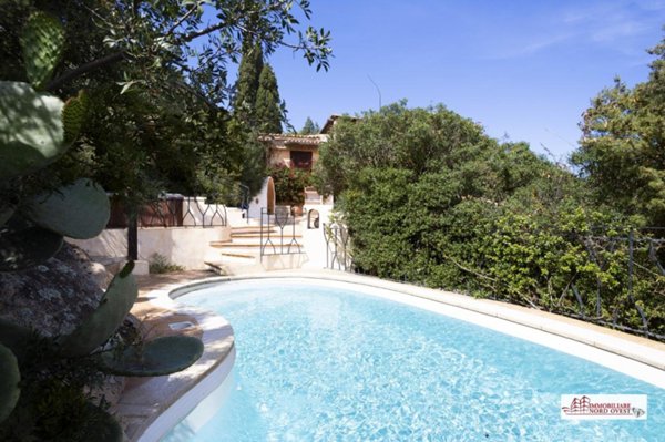 casa indipendente in vendita ad Arzachena in zona Porto Cervo