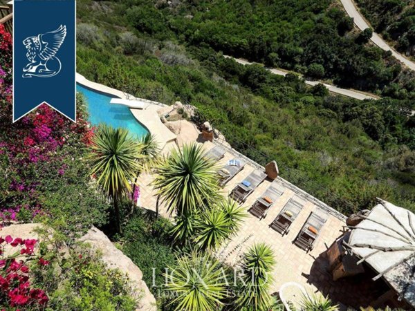 casa indipendente in vendita ad Arzachena in zona Pantogia