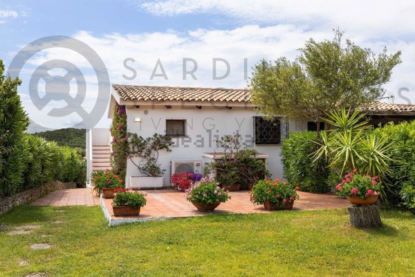 casa indipendente in vendita ad Arzachena in zona Baja Sardinia