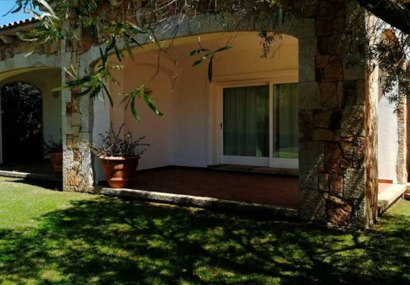casa indipendente in vendita ad Arzachena in zona Baja Sardinia