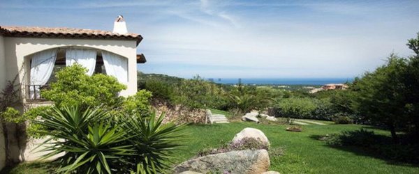 casa indipendente in vendita ad Arzachena in zona Pantogia