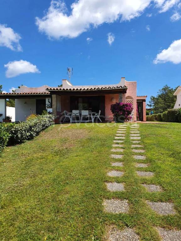 casa indipendente in vendita ad Arzachena in zona Baja Sardinia