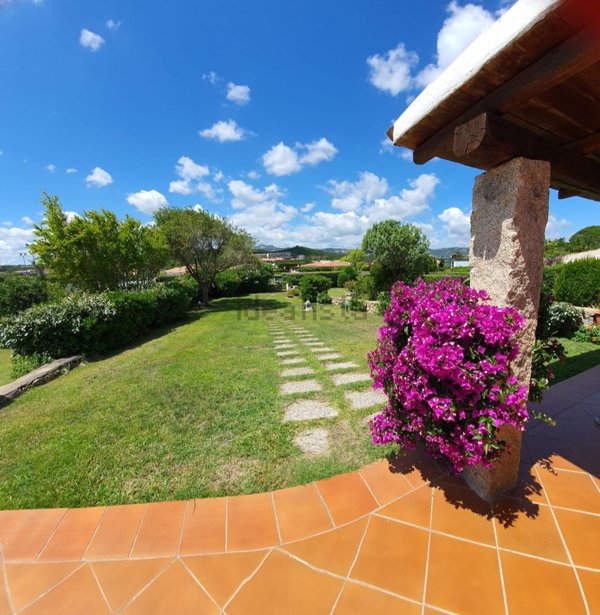 casa indipendente in vendita ad Arzachena in zona Baja Sardinia