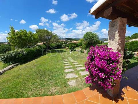 casa indipendente in vendita ad Arzachena in zona Baja Sardinia