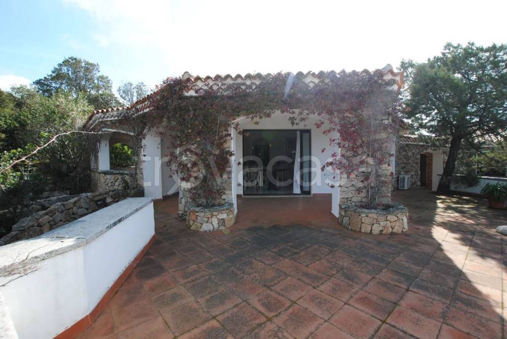 casa indipendente in vendita ad Arzachena in zona Baja Sardinia