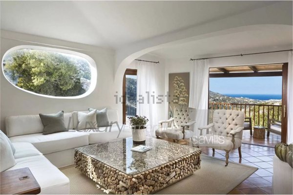 casa indipendente in vendita ad Arzachena in zona Romazzino