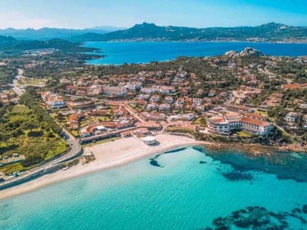 casa indipendente in vendita ad Arzachena in zona Baja Sardinia