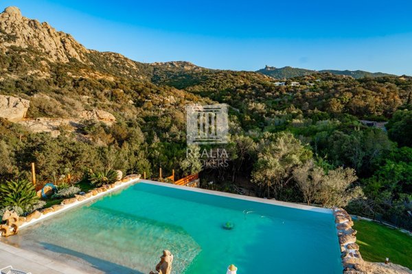 casa indipendente in vendita ad Arzachena in zona Porto Cervo
