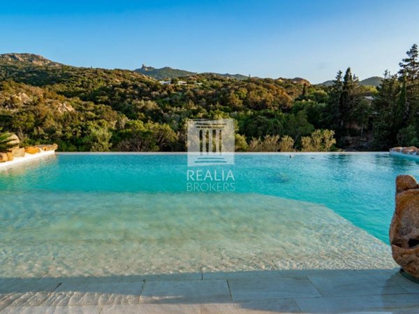 casa indipendente in vendita ad Arzachena in zona Porto Cervo