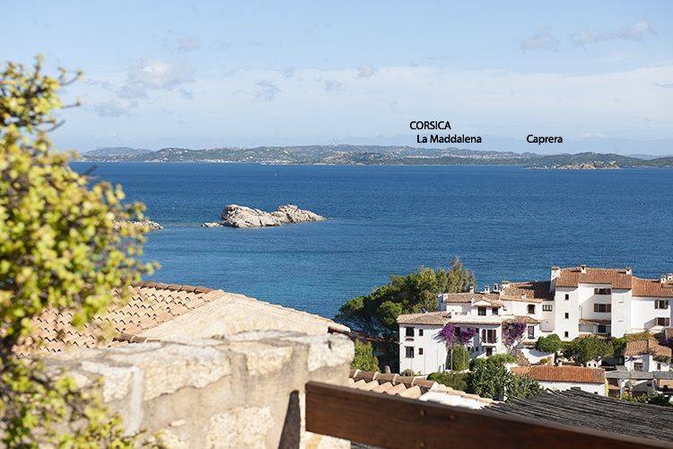 appartamento in vendita ad Arzachena in zona Baja Sardinia