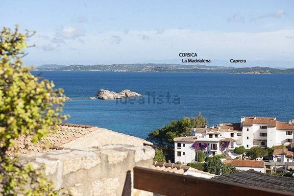 appartamento in vendita ad Arzachena in zona Baja Sardinia