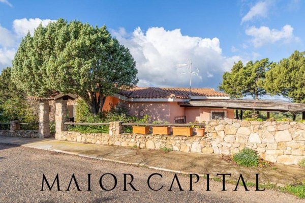 casa indipendente in vendita ad Arzachena in zona Baja Sardinia