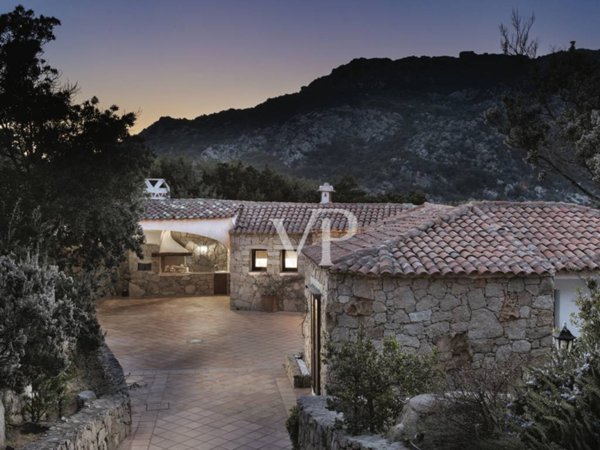 casa indipendente in vendita ad Arzachena in zona Porto Cervo