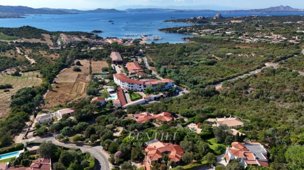 casa indipendente in vendita ad Arzachena in zona Baja Sardinia