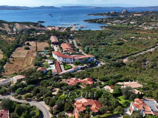 casa indipendente in vendita ad Arzachena in zona Baja Sardinia