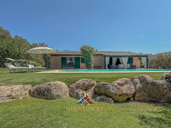 casa indipendente in vendita ad Arzachena