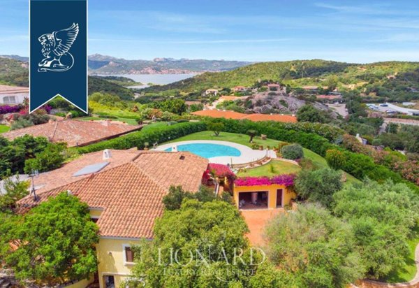 casa indipendente in vendita ad Arzachena in zona Baja Sardinia