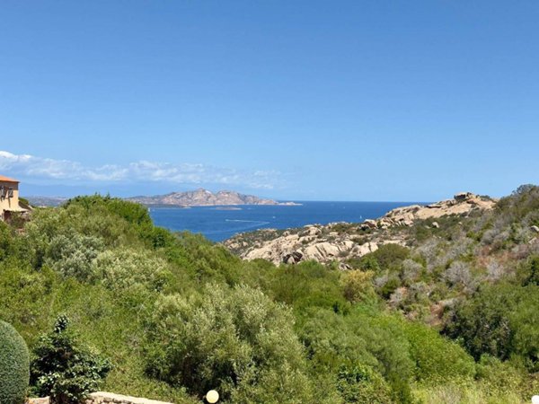 appartamento in vendita ad Arzachena in zona Baja Sardinia