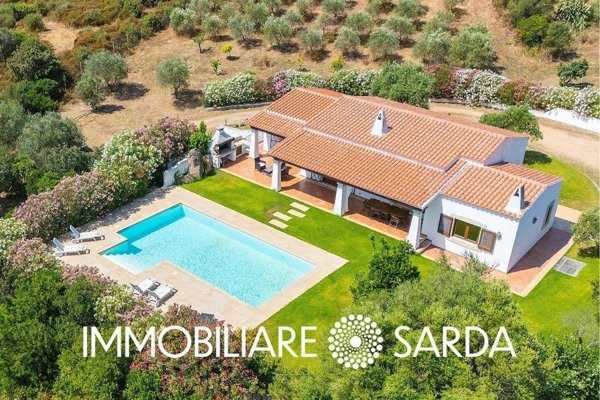 casa indipendente in vendita ad Arzachena in zona Cannigione