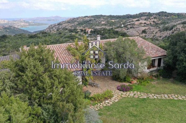 casa indipendente in vendita ad Arzachena in zona Cannigione