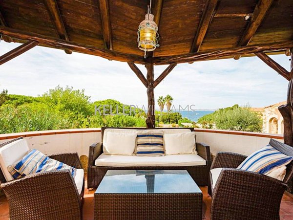 casa indipendente in vendita ad Arzachena in zona Baja Sardinia