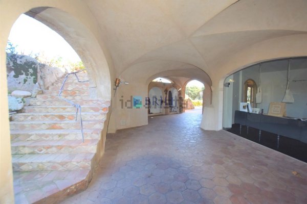 locale commerciale in vendita ad Arzachena in zona Porto Cervo