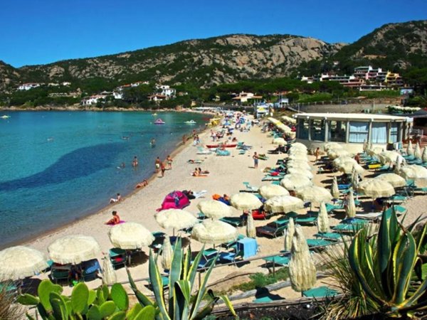 casa indipendente in vendita ad Arzachena in zona Baja Sardinia