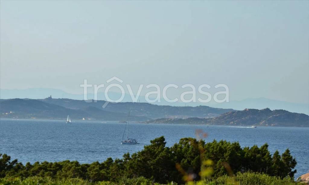 casa indipendente in vendita ad Arzachena in zona Baja Sardinia