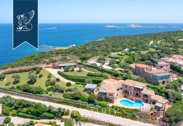 casa indipendente in vendita ad Arzachena in zona Porto Cervo