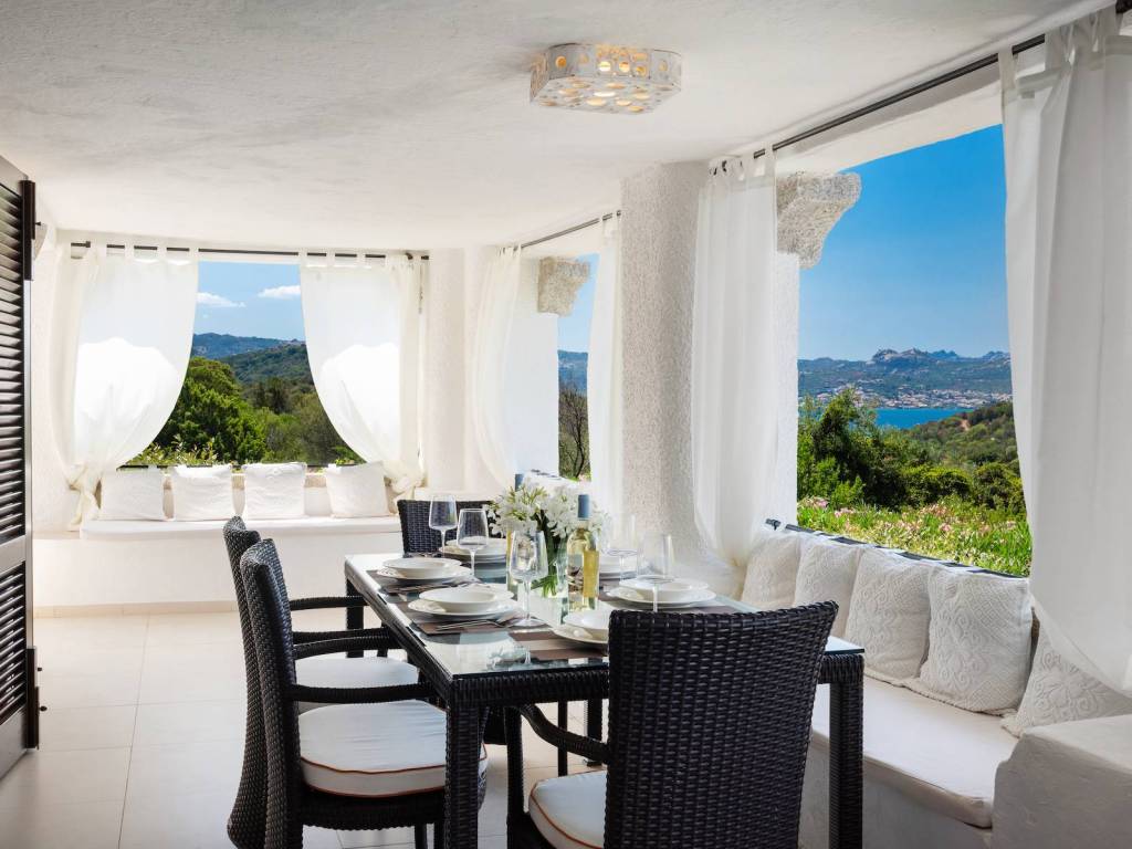 casa indipendente in vendita ad Arzachena in zona Baja Sardinia