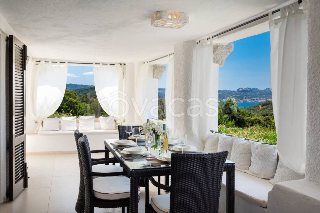 casa indipendente in vendita ad Arzachena in zona Baja Sardinia