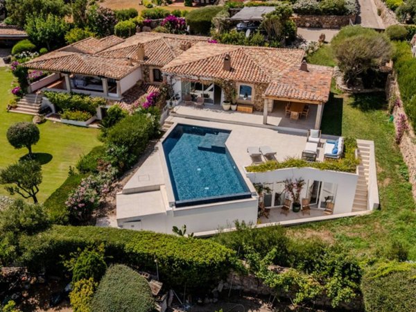casa indipendente in vendita ad Arzachena in zona Porto Cervo