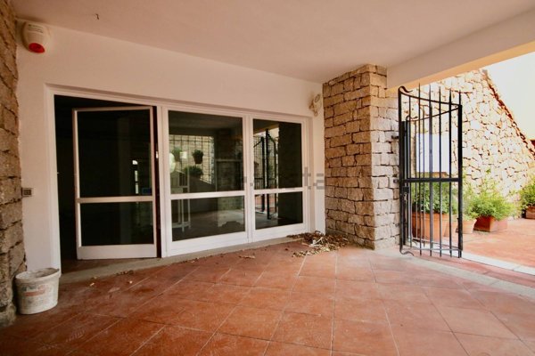 locale commerciale in vendita ad Arzachena in zona Porto Cervo