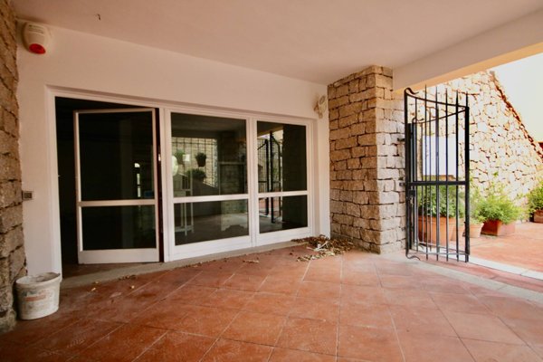 negozio in vendita ad Arzachena in zona Porto Cervo