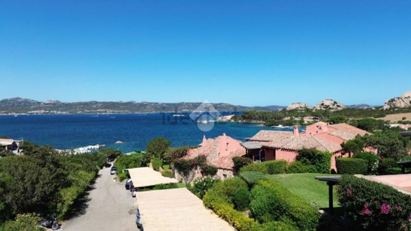 appartamento in vendita ad Arzachena in zona Baja Sardinia
