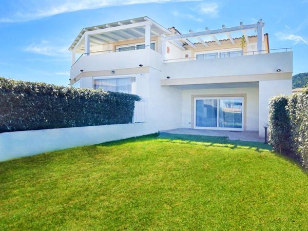 casa indipendente in vendita ad Arzachena in zona Cannigione