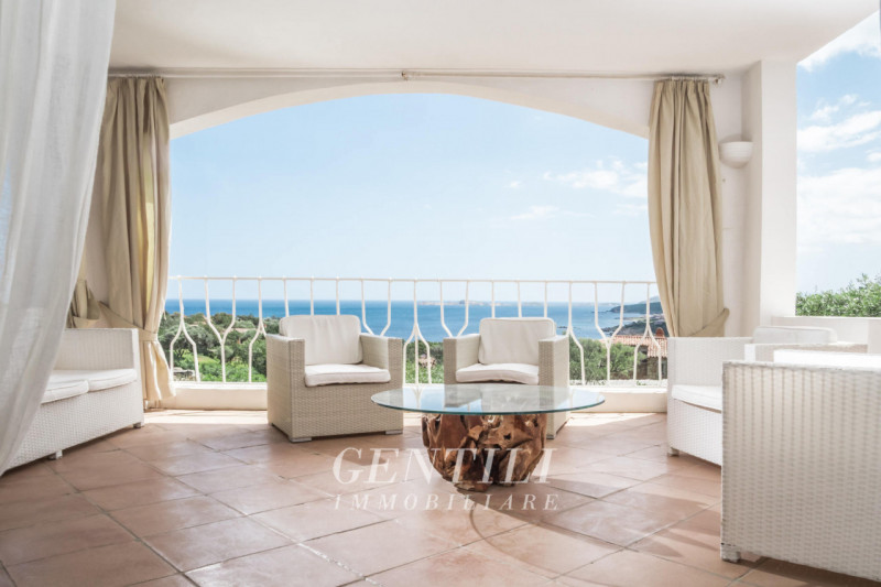 casa indipendente in vendita ad Arzachena in zona Baja Sardinia