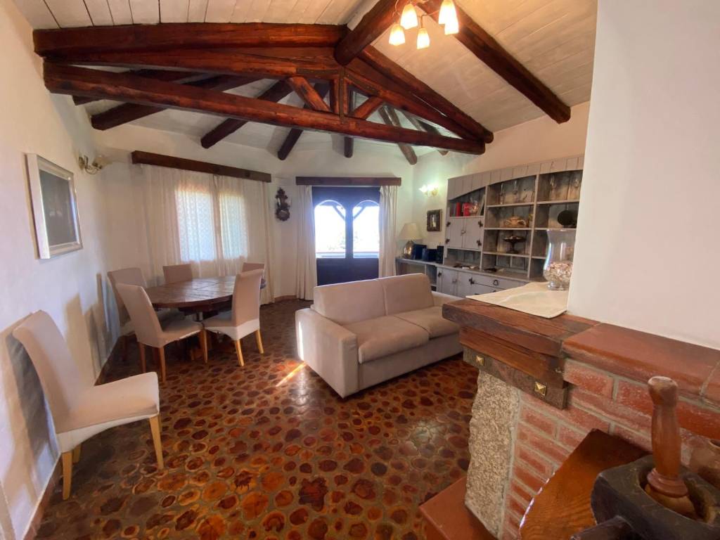 casa indipendente in vendita ad Arzachena in zona Baja Sardinia