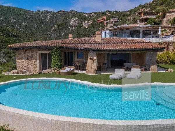 villa in vendita ad Arzachena in zona Porto Cervo