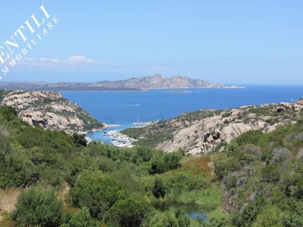 appartamento in vendita ad Arzachena in zona Poltu Quatu