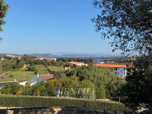 appartamento in vendita ad Arzachena in zona Baja Sardinia