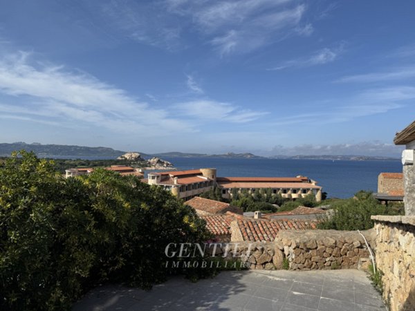 appartamento in vendita ad Arzachena in zona Baja Sardinia