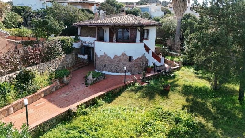 casa indipendente in vendita ad Arzachena in zona Baja Sardinia