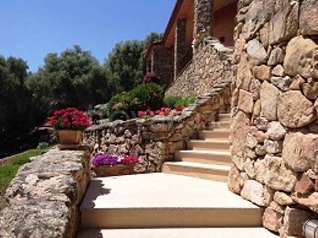 casa indipendente in vendita ad Arzachena in zona Baja Sardinia