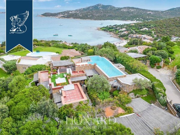 casa indipendente in vendita ad Arzachena in zona Pantogia