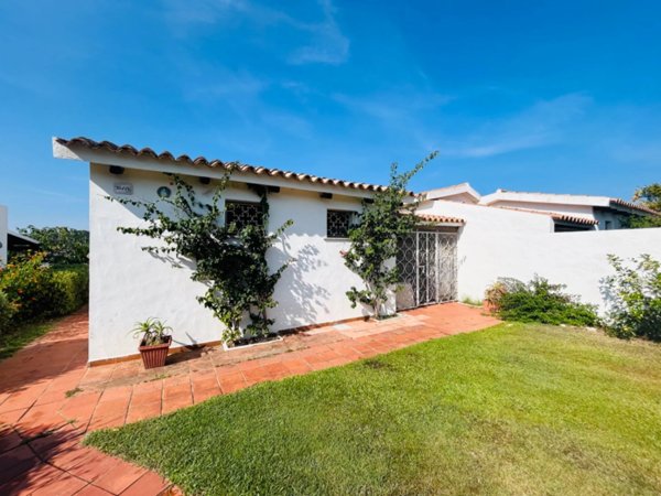 casa indipendente in vendita ad Arzachena in zona Baja Sardinia