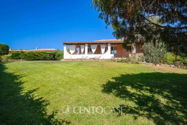 casa indipendente in vendita ad Arzachena in zona Baja Sardinia
